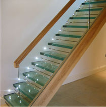 straight staircase with a lateral stringer (wood frame and glass steps) ST ALBANS Flight Design