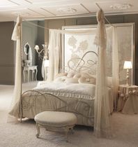 traditional canopy double bed LOLITA GIUSTI PORTOS
