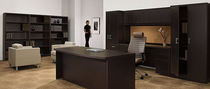 traditional executive wooden office desk CORRELATION&reg;  GLOBAL totaloffice