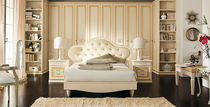 traditional upholstered double bed PITTI + PITTI CHARM Homes
