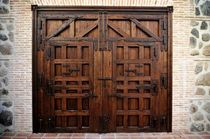 wooden entrance gate  Port&oacute;n Cl&aacute;sico