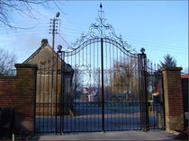 wrought iron entrance gate  M&eacute;tal Passion