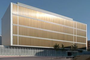 aluminum solar shading / for facades / motorized rotating / vertical