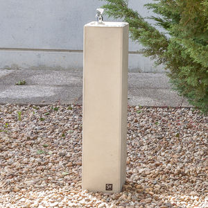 outdoor drinking fountain / concrete