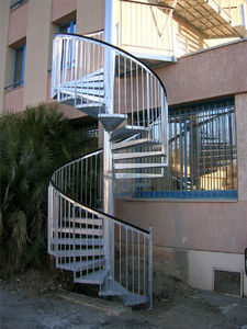 spiral staircase / metal steps / outdoor / without risers