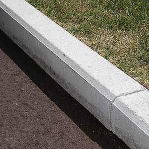 sidewalk edge / concrete / linear