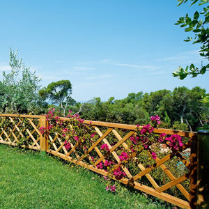garden fence / with bars / wooden