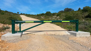 access control barrier / parking / pivoting / metal