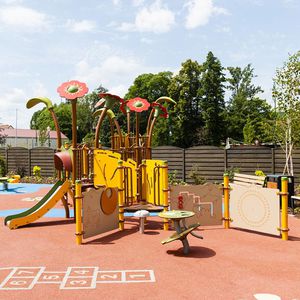 public entity play structure / plastic / steel / HPL