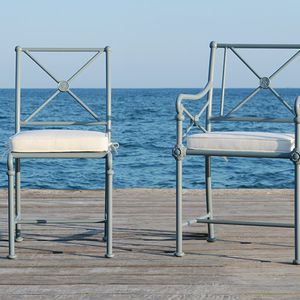 traditional garden chair / with armrests / with removable cushion / aluminum