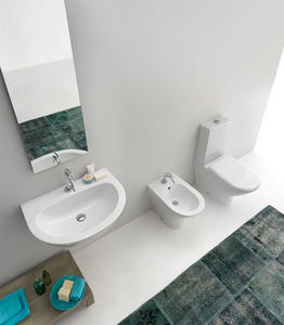 free-standing WC / monobloc / ceramic / with flush button