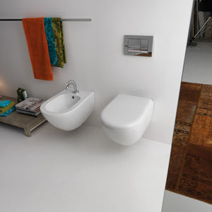 wall-hung bidet / ceramic