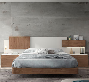 double bed / contemporary / with headboard / lacquered wood