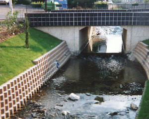 hollow concrete block / for retaining walls / acoustic / exposed