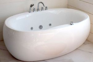 oval bathtub / acrylic / hydromassage