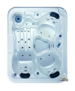 built-in hot tub / rectangular / 3-seater / outdoor