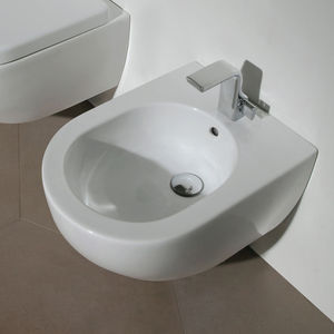 wall-hung bidet / ceramic