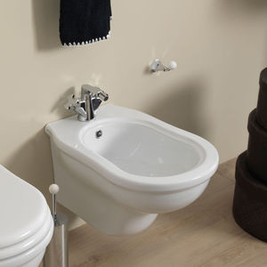 wall-hung bidet / ceramic