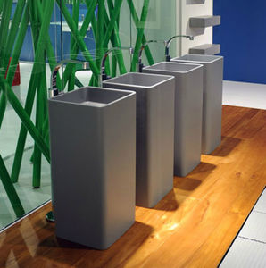 free-standing washbasin / square / ceramic / contemporary