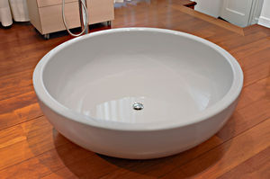 free-standing bathtub / round / Pietraluce®