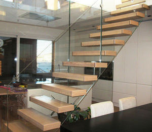 straight staircase / wooden steps / without risers / contemporary