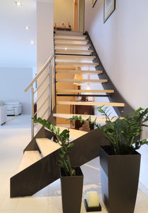 quarter-turn staircase / metal steps / metal frame / without risers