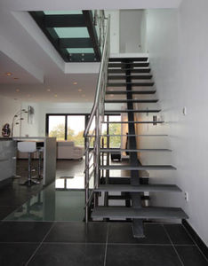 straight staircase / metal steps / metal frame / without risers