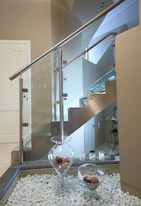 straight staircase / stainless steel frame / glass steps / without risers