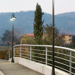 urban lamppost / traditional / polycarbonate / cast aluminum