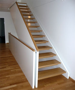 straight staircase / wooden steps / lateral stringer / without risers