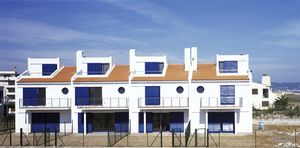 prefab building / residential / concrete / contemporary