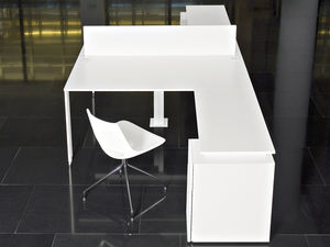 workstation desk / wooden / contemporary / commercial