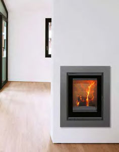 wood fireplace / contemporary / closed hearth / built-in