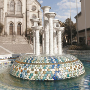public fountain / porcelain