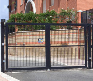 swing gates / steel / wire mesh / commercial