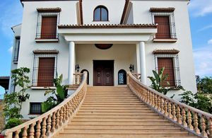 straight staircase / stone steps / with risers / traditional