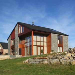 prefab house / log / contemporary / wooden frame