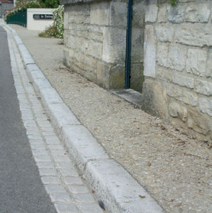 sidewalk edge / high-performance concrete / linear / rectangular