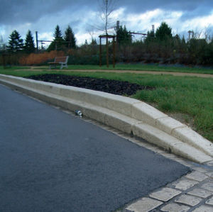 garden edge / sidewalk / high-performance concrete / linear