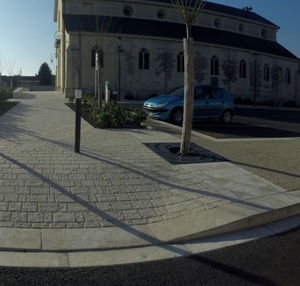 sidewalk edge / rectangular / linear / high-performance concrete