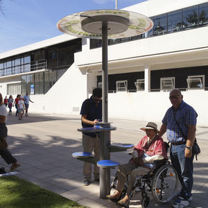 mobile phone charging station / solar / street / urban