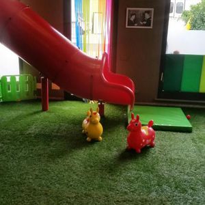 synthetic flooring / for playgrounds
