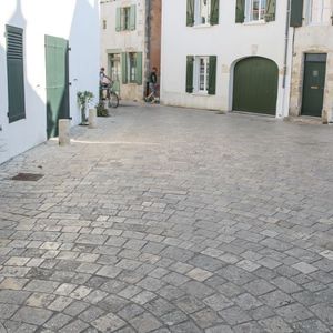 stone paving / drive-over / anti-slip / for public spaces