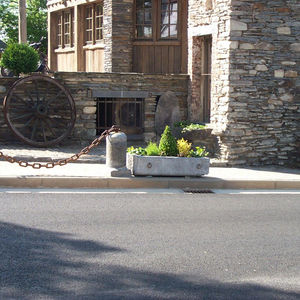 stone planter / rectangular / contemporary / for public spaces