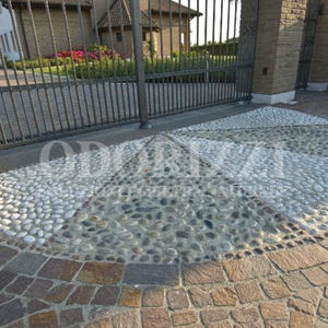 patio pebble / rounded