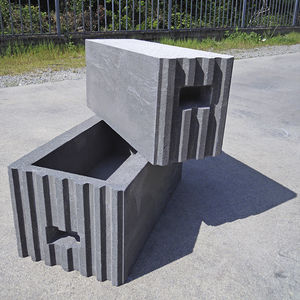 cement-based masonry block / for load-bearing walls / insulated