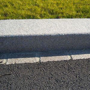 street gutter edge / sidewalk / garden / linear