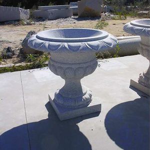 public fountain / stone / traditional