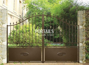 swing gates / iron / bar / residential