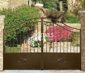 swing gates / iron / bar / residential
